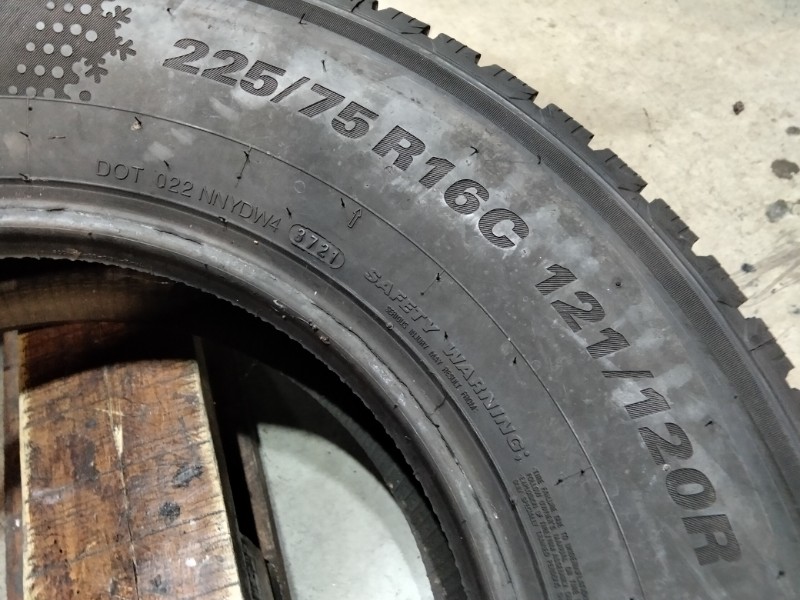2 Gomme usate 225 75 16 C Pneumatici Invernali KUMHO 2 Gomme usate 225 75 16 C Pneumatici Invernali KUMHO