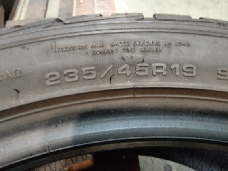 2 Gomme usate 235 45 19 Pneumatici Invernali GOODYEAR 2 Gomme usate 235 45 19 Pneumatici Invernali GOODYEAR