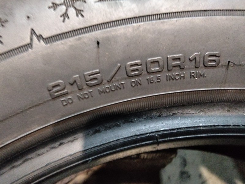 4 Gomme usate 215 60 16 Pneumatici Invernali DUNLOP 4 Gomme usate 215 60 16 Pneumatici Invernali DUNLOP
