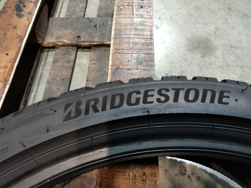 2 Gomme usate 245 35 20 Pneumatici Invernali BRIDGESTONE 2 Gomme usate 245 35 20 Pneumatici Invernali BRIDGESTONE