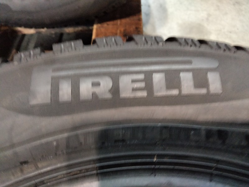 4 Gomme usate 215 60 16 Pneumatici Invernali PIRELLI 4 Gomme usate 215 60 16 Pneumatici Invernali PIRELLI