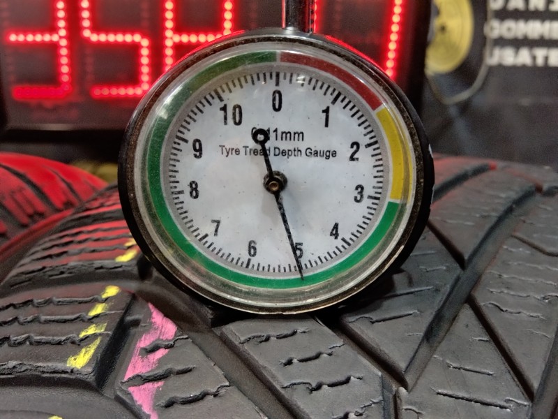 4 Gomme usate 215 60 17 Pneumatici Invernali PIRELLI 4 Gomme usate 215 60 17 Pneumatici Invernali PIRELLI