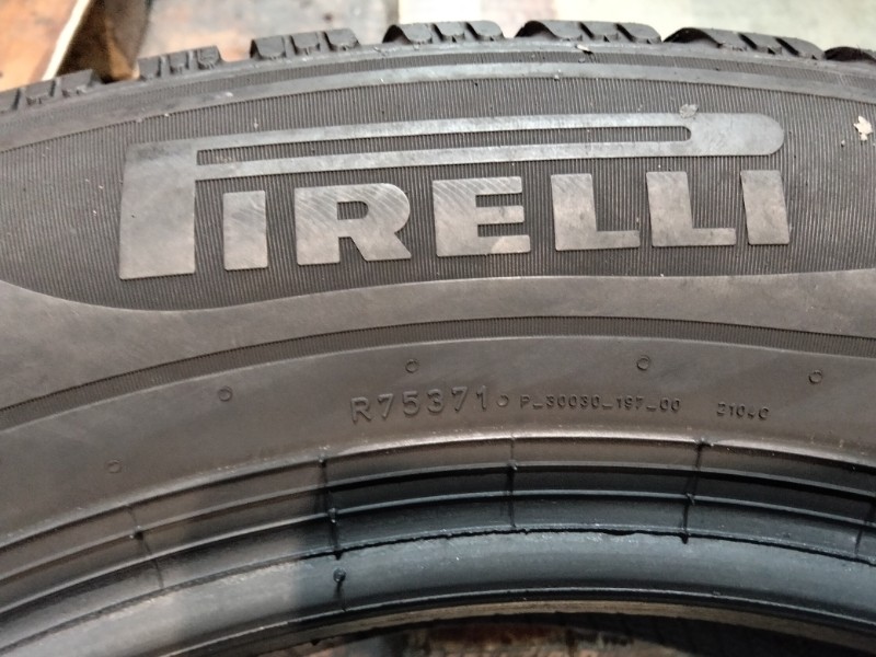 4 Gomme usate 215 60 17 Pneumatici Invernali PIRELLI 4 Gomme usate 215 60 17 Pneumatici Invernali PIRELLI
