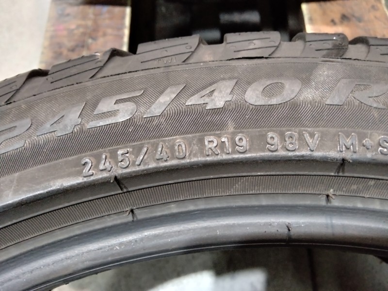 2 Gomme usate 245 40 19 e 2 Gomme usate 275 35 19 RUN FLAT Pneumatici Invernali PIRELLI 2 Gomme usate 245 40 19 e 2 Gomme usate 275 35 19 RUN FLAT Pneumatici Invernali PIRELLI