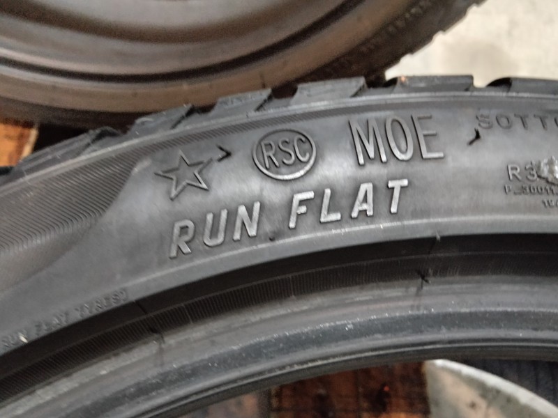 2 Gomme usate 245 40 19 e 2 Gomme usate 275 35 19 RUN FLAT Pneumatici Invernali PIRELLI 2 Gomme usate 245 40 19 e 2 Gomme usate 275 35 19 RUN FLAT Pneumatici Invernali PIRELLI