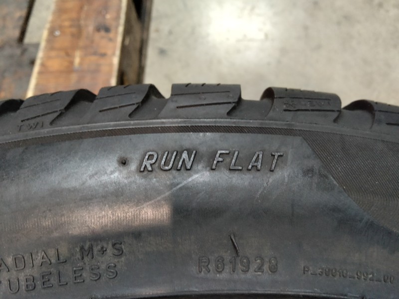 2 Gomme usate 275 40 20 RUN FLAT Pneumatici Invernali PIRELLI 2 Gomme usate 275 40 20 RUN FLAT Pneumatici Invernali PIRELLI