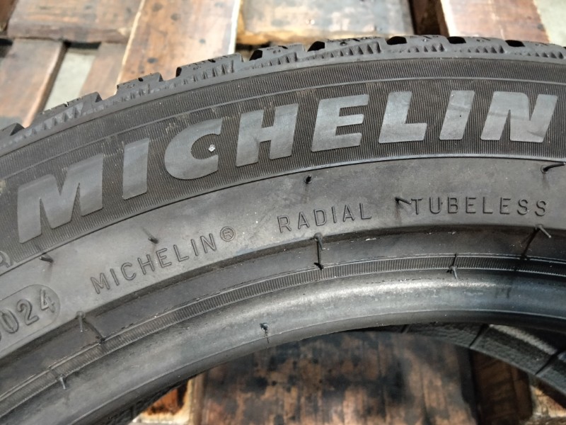 4 Gomme usate 225 50 17 Pneumatici Invernali MICHELIN 4 Gomme usate 225 50 17 Pneumatici Invernali MICHELIN