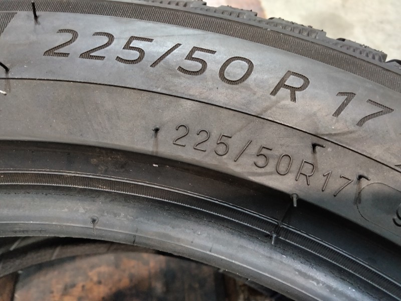 4 Gomme usate 225 50 17 Pneumatici Invernali MICHELIN 4 Gomme usate 225 50 17 Pneumatici Invernali MICHELIN