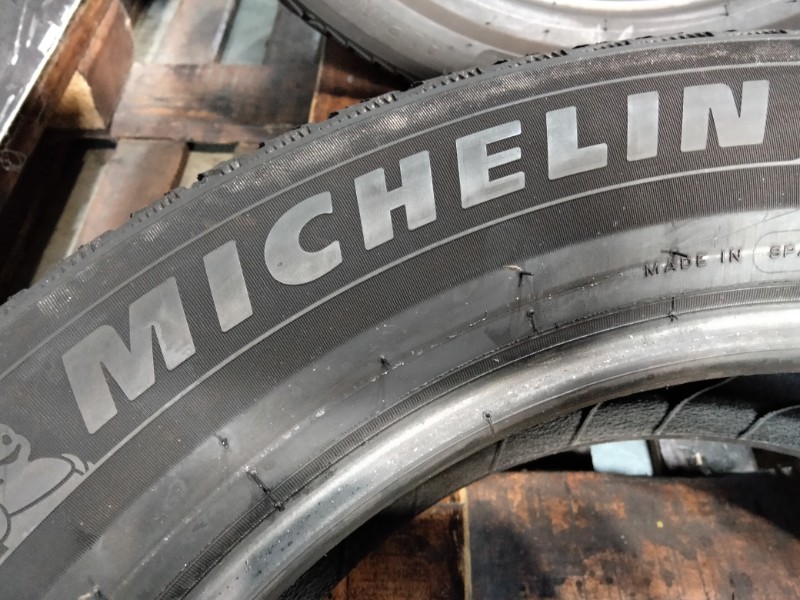 4 Gomme usate 215 60 17 Pneumatici Invernali MICHELIN 4 Gomme usate 215 60 17 Pneumatici Invernali MICHELIN