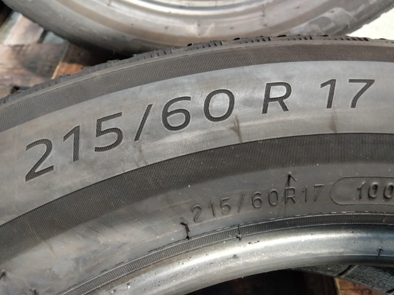 4 Gomme usate 215 60 17 Pneumatici Invernali MICHELIN 4 Gomme usate 215 60 17 Pneumatici Invernali MICHELIN