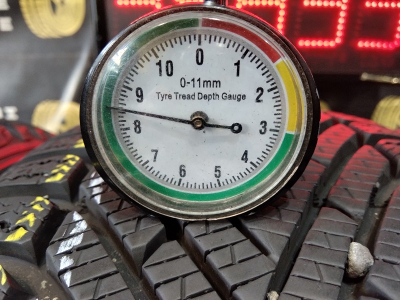 4 Gomme usate 215 55 17 Pneumatici Invernali PIRELLI 4 Gomme usate 215 55 17 Pneumatici Invernali PIRELLI