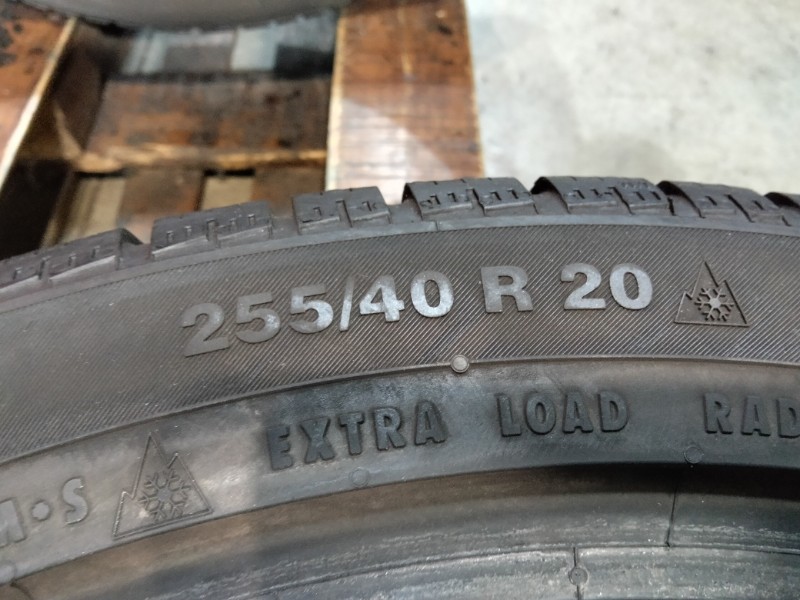 2 Gomme usate 255 40 20 Pneumatici Invernali CONTINENTAL 2 Gomme usate 255 40 20 Pneumatici Invernali CONTINENTAL