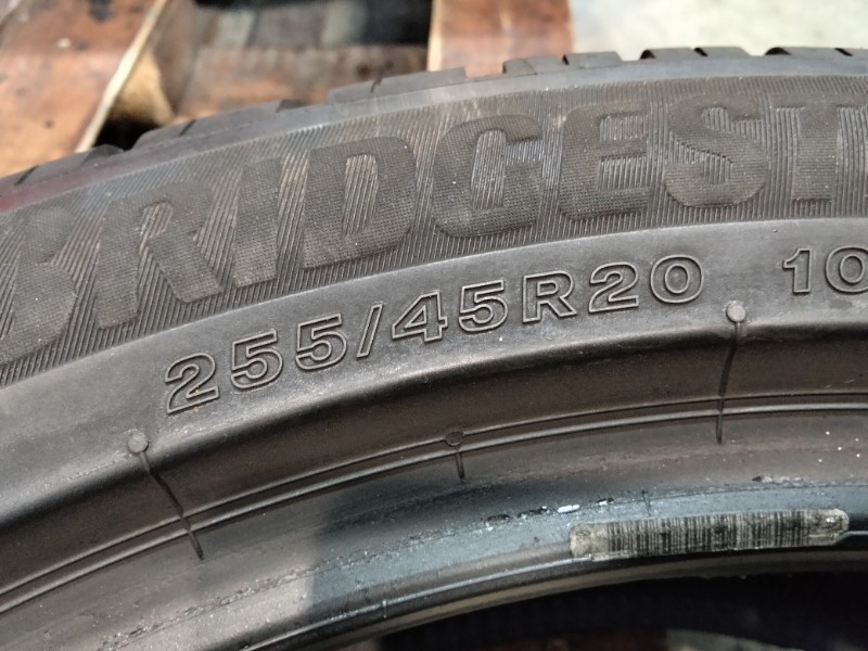 2 Gomme usate 255 45 20 Pneumatici Invernali BRIDGESTONE 2 Gomme usate 255 45 20 Pneumatici Invernali BRIDGESTONE
