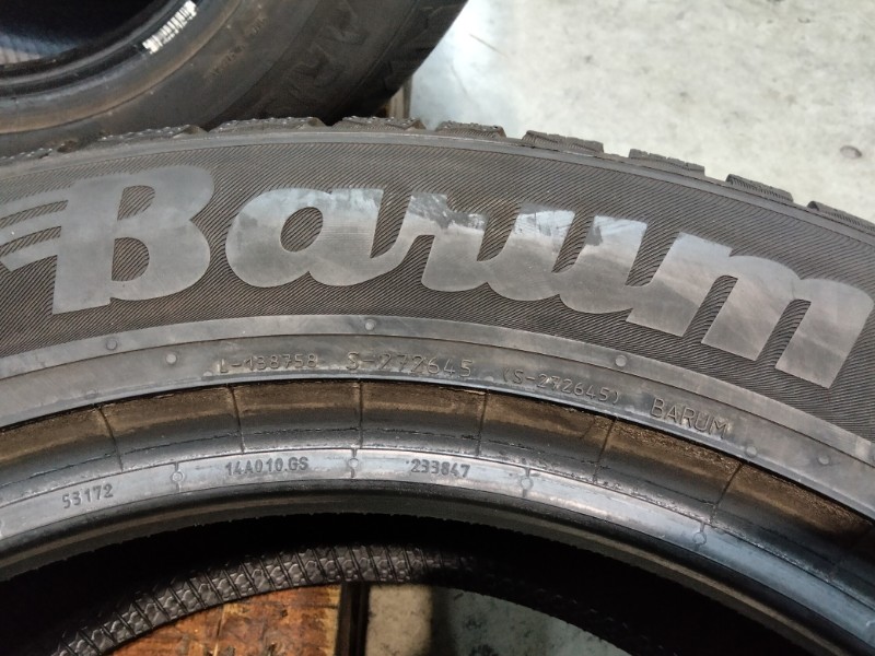 4 Gomme usate 215 60 17 Pneumatici Invernali BARUM 4 Gomme usate 215 60 17 Pneumatici Invernali BARUM