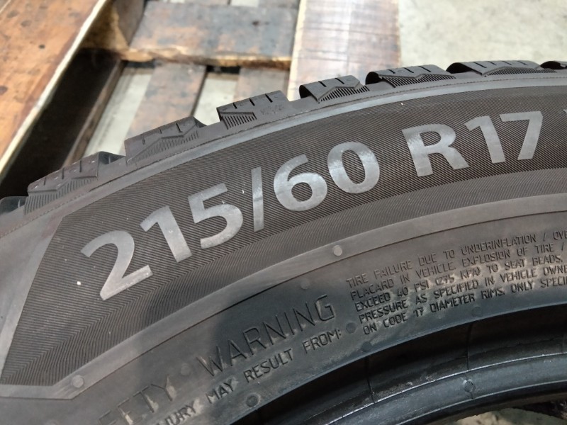 4 Gomme usate 215 60 17 Pneumatici Invernali BARUM 4 Gomme usate 215 60 17 Pneumatici Invernali BARUM