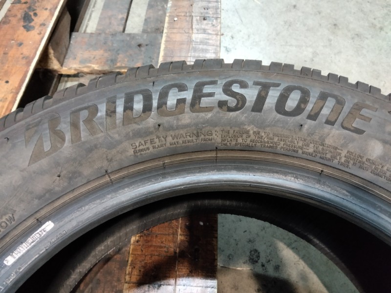 2 Gomme usate 235 55 17 Pneumatici Invernali BRIDGESTONE 2 Gomme usate 235 55 17 Pneumatici Invernali BRIDGESTONE