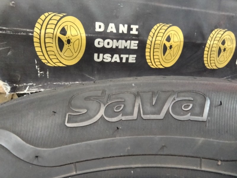 4 Gomme usate 215 60 16 Pneumatici Invernali SAVA 4 Gomme usate 215 60 16 Pneumatici Invernali SAVA