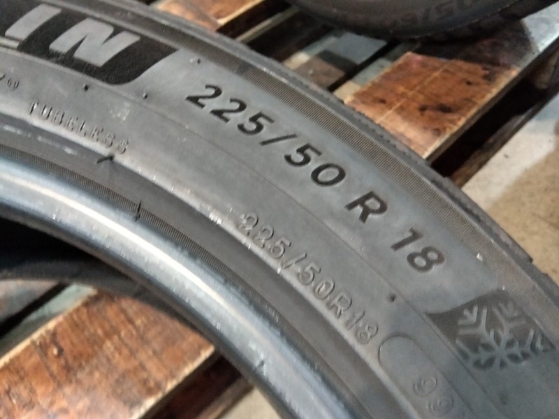 2 Gomme usate 225 50 18 Pneumatici Invernali MICHELIN 2 Gomme usate 225 50 18 Pneumatici Invernali MICHELIN