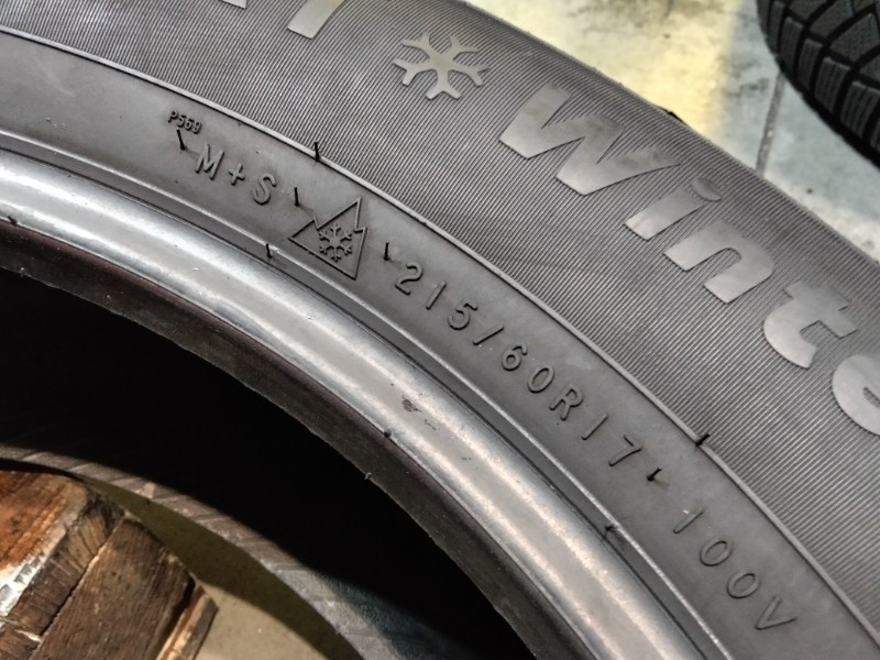 4 Gomme usate 215 60 17 Pneumatici Invernali CEAT 4 Gomme usate 215 60 17 Pneumatici Invernali CEAT