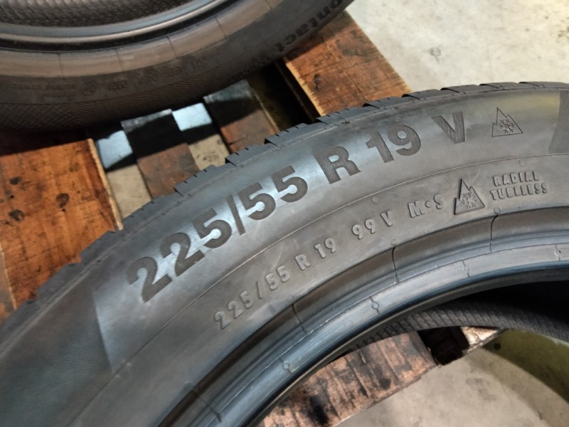 4 Gomme usate 225 55 19 Pneumatici Invernali CONTINENTAL 4 Gomme usate 225 55 19 Pneumatici Invernali CONTINENTAL