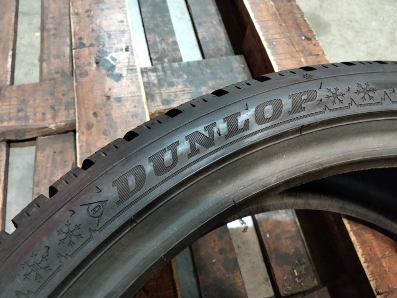 2 Gomme usate 255 35 20 Pneumatici Invernali DUNLOP 2 Gomme usate 255 35 20 Pneumatici Invernali DUNLOP
