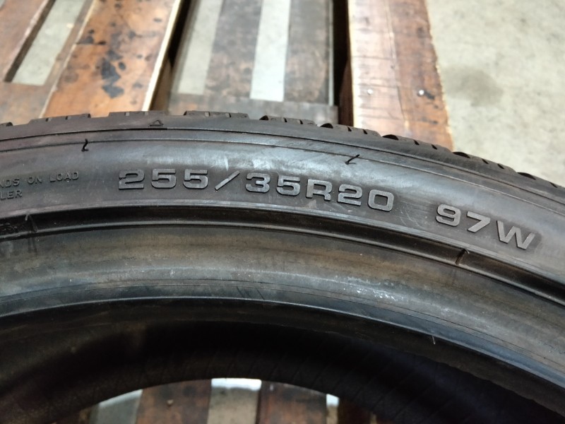 2 Gomme usate 255 35 20 Pneumatici Invernali DUNLOP 2 Gomme usate 255 35 20 Pneumatici Invernali DUNLOP