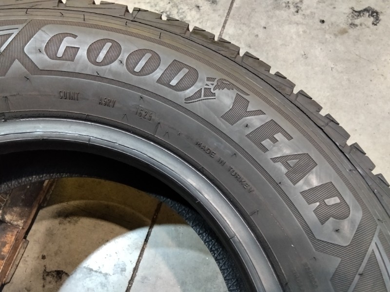 4 Gomme usate 215 70 15 C Pneumatici Invernali GOODYEAR 4 Gomme usate 215 70 15 C Pneumatici Invernali GOODYEAR