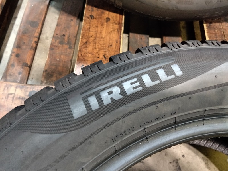 4 Gomme usate 235 55 18 Pneumatici Invernali PIRELLI 4 Gomme usate 235 55 18 Pneumatici Invernali PIRELLI
