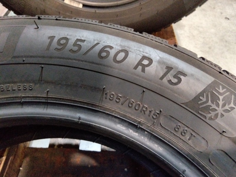 4 Gomme usate 195 60 15 Pneumatici Invernali MICHELIN 4 Gomme usate 195 60 15 Pneumatici Invernali MICHELIN