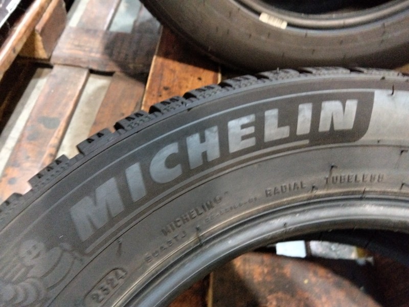 4 Gomme usate 195 60 15 Pneumatici Invernali MICHELIN 4 Gomme usate 195 60 15 Pneumatici Invernali MICHELIN