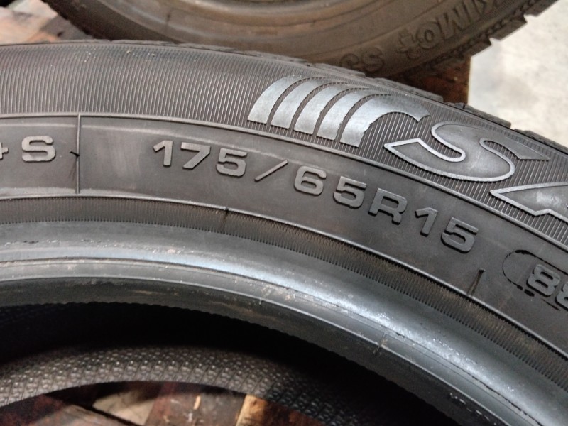 4 Gomme usate 175 65 15 Pneumatici Invernali SAVA 4 Gomme usate 175 65 15 Pneumatici Invernali SAVA