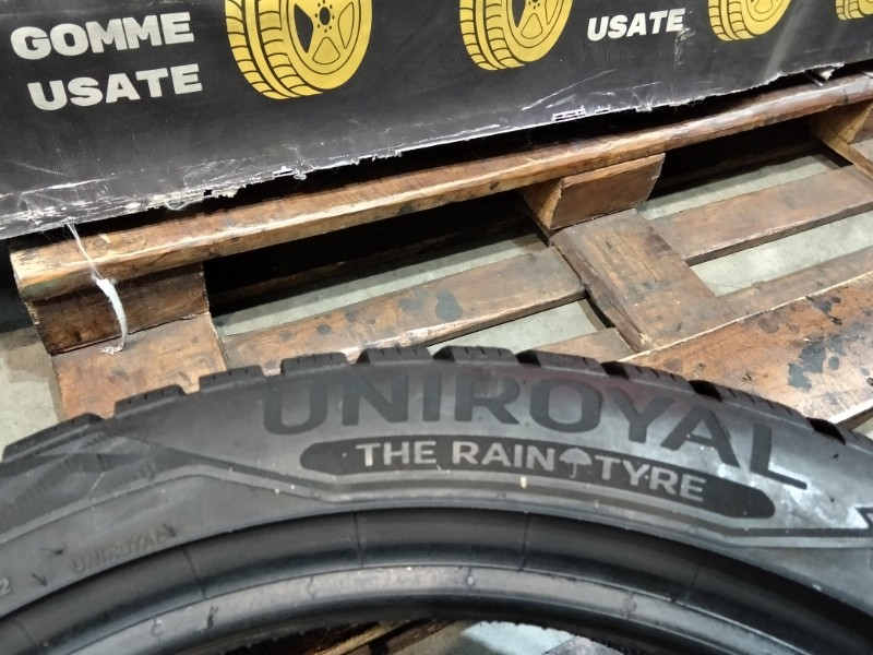 2 Gomme usate 205 45 17 Pneumatici Invernali UNIROYAL 2 Gomme usate 205 45 17 Pneumatici Invernali UNIROYAL
