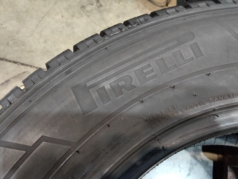 2 Gomme usate 235 65 16 C Pneumatici Invernali PIRELLI 2 Gomme usate 235 65 16 C Pneumatici Invernali PIRELLI