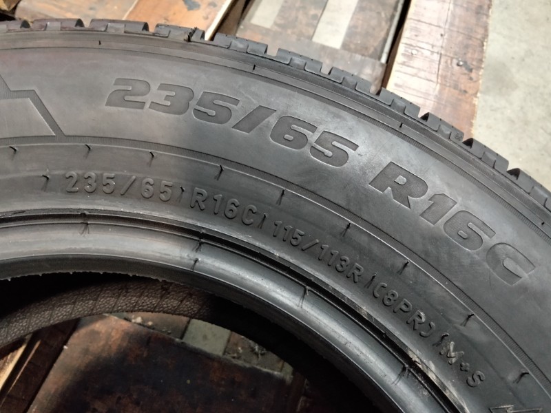 2 Gomme usate 235 65 16 C Pneumatici Invernali PIRELLI 2 Gomme usate 235 65 16 C Pneumatici Invernali PIRELLI