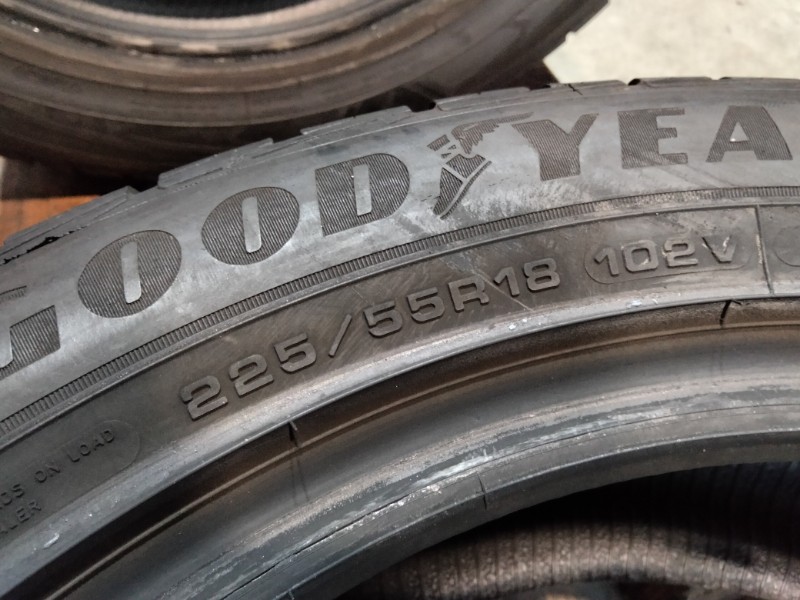 4 Gomme usate 225 55 18 Pneumatici Invernali GOODYEAR 4 Gomme usate 225 55 18 Pneumatici Invernali GOODYEAR