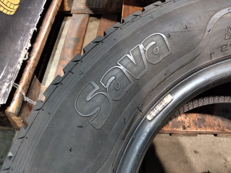 4 Gomme usate 215 70 15 C Pneumatici Invernali SAVA 4 Gomme usate 215 70 15 C Pneumatici Invernali SAVA