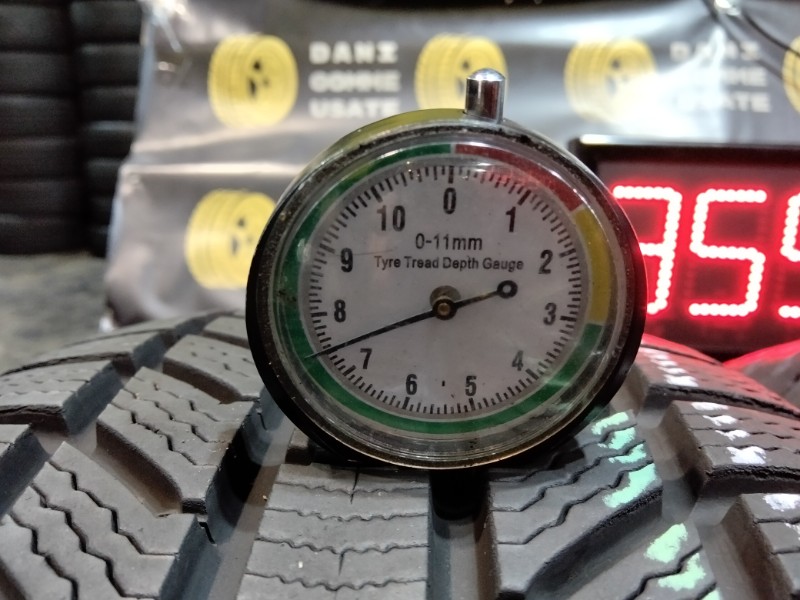 4 Gomme usate 225 55 18 Pneumatici Invernali CONTINENTAL 4 Gomme usate 225 55 18 Pneumatici Invernali CONTINENTAL