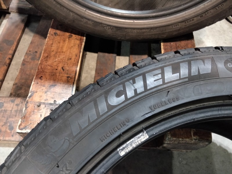 4 Gomme usate 255 45 19 Pneumatici Invernali MICHELIN 4 Gomme usate 255 45 19 Pneumatici Invernali MICHELIN