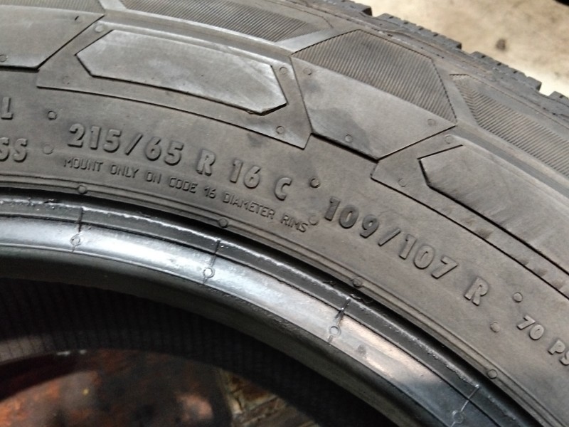4 Gomme usate 215 65 16 C Pneumatici Invernali CONTINENTAL 4 Gomme usate 215 65 16 C Pneumatici Invernali CONTINENTAL