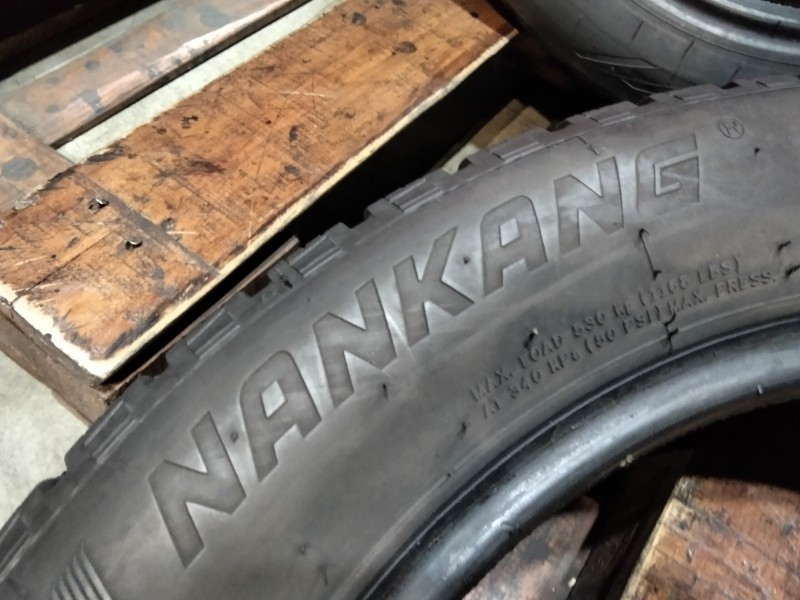 4 Gomme usate 185 55 15 Pneumatici Invernali NANKANG 4 Gomme usate 185 55 15 Pneumatici Invernali NANKANG