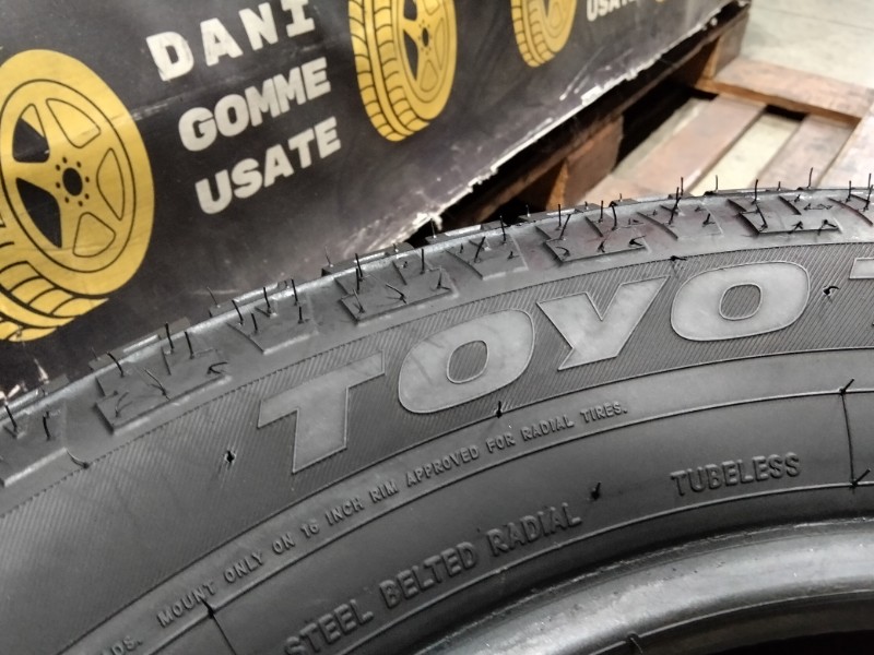 4 Gomme usate Pneumatici Invernali TOYO 4 Gomme usate Pneumatici Invernali TOYO