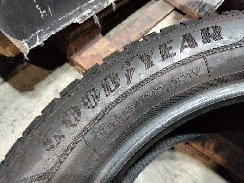 4 Gomme usate 225 55 17 Pneumatici Invernali GOODYEAR 4 Gomme usate 225 55 17 Pneumatici Invernali GOODYEAR