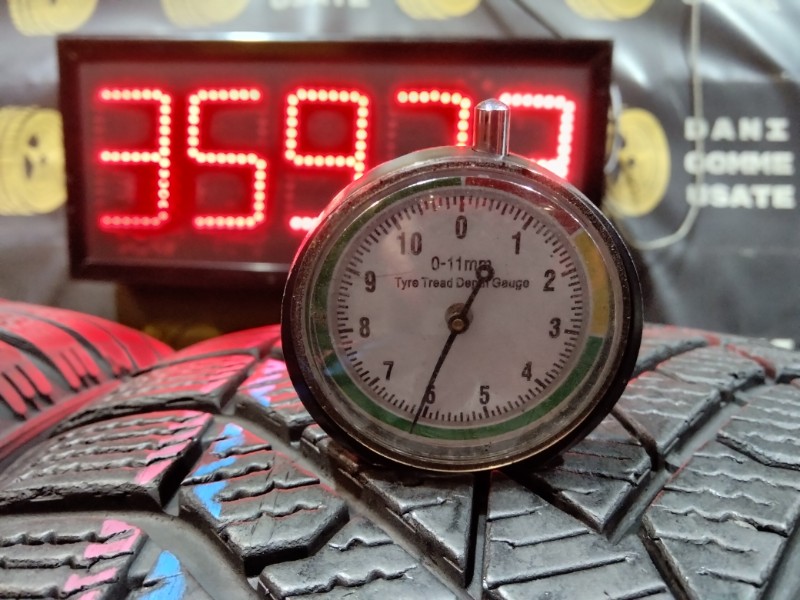 2 Gomme usate 225 40 18 Pneumatici Invernali PIRELLI 2 Gomme usate 225 40 18 Pneumatici Invernali PIRELLI