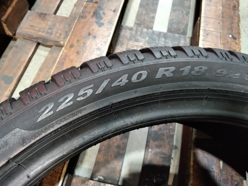 2 Gomme usate 225 40 18 Pneumatici Invernali PIRELLI 2 Gomme usate 225 40 18 Pneumatici Invernali PIRELLI