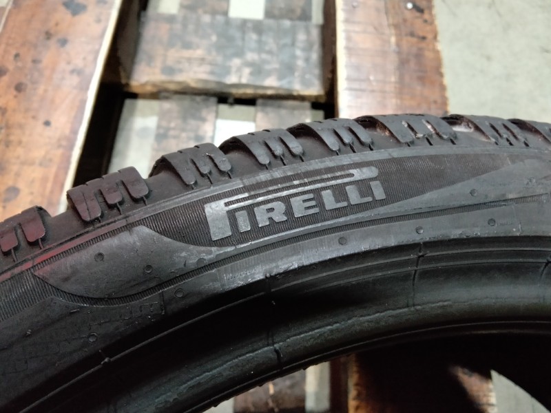 2 Gomme usate 225 40 18 Pneumatici Invernali PIRELLI 2 Gomme usate 225 40 18 Pneumatici Invernali PIRELLI