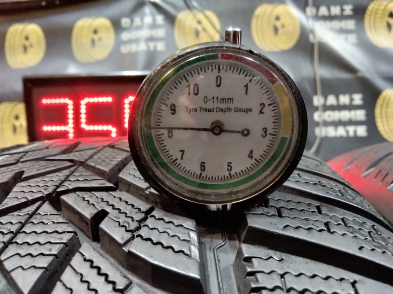 4 Gomme usate 255 40 20 Pneumatici Invernali DUNLOP 4 Gomme usate 255 40 20 Pneumatici Invernali DUNLOP