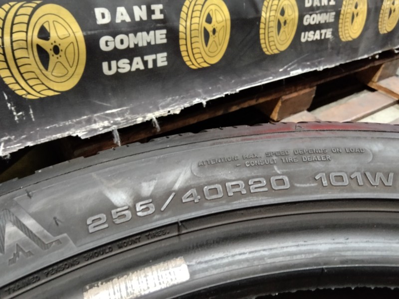 4 Gomme usate 255 40 20 Pneumatici Invernali DUNLOP 4 Gomme usate 255 40 20 Pneumatici Invernali DUNLOP