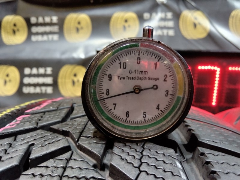 4 Gomme usate 235 55 18 Pneumatici Invernali DUNLOP 4 Gomme usate 235 55 18 Pneumatici Invernali DUNLOP