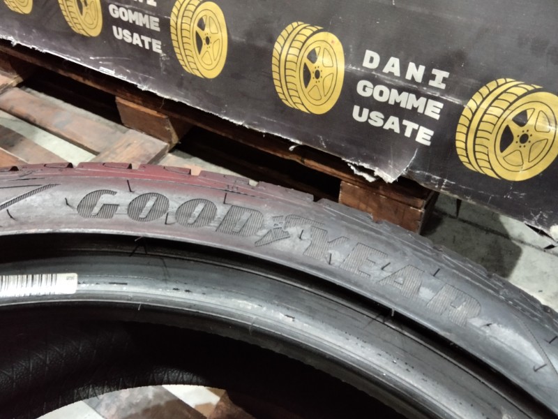2 Gomme usate 245 35 20 e 2 Gomme usate 305 30 21 Pneumatici Invernali GOODYEAR 2 Gomme usate 245 35 20 e 2 Gomme usate 305 30 21 Pneumatici Invernali GOODYEAR