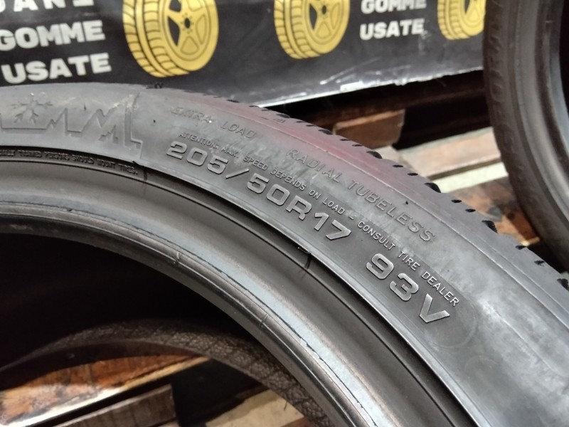 2 Gomme usate 205 50 17 Pneumatici Invernali DUNLOP 2 Gomme usate 205 50 17 Pneumatici Invernali DUNLOP